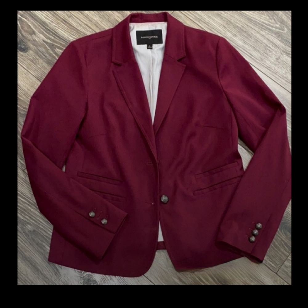 Banana Republic size 10 Burgundy color blazer